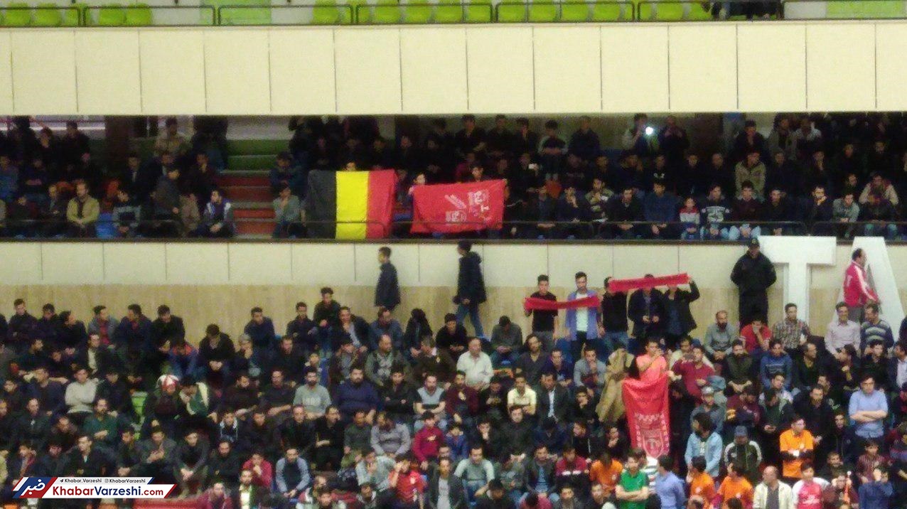 عکس| نمایش پرچم یک کشور دیگر در فوتبال ایران!