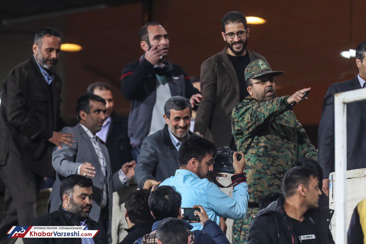 عکس| احمدی‌نژاد در آزادی