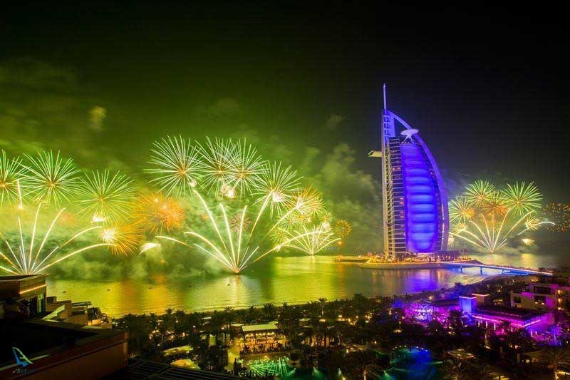 تماشای آتش‌بازی‌های برج خلیفه دبی از رستوران ایتالیایی دبی