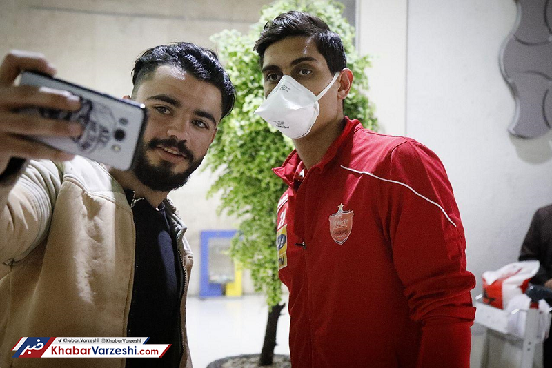 عکس| پرسپولیسی‌ها با ماسک به سمت اصفهان