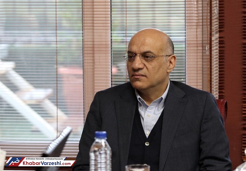 دعوا میان مدیرعامل استقلال و فتحی بالا گرفت مدیر عامل سابق استقلال احمد سعادتمند را تهدید به شکایت کرده است.