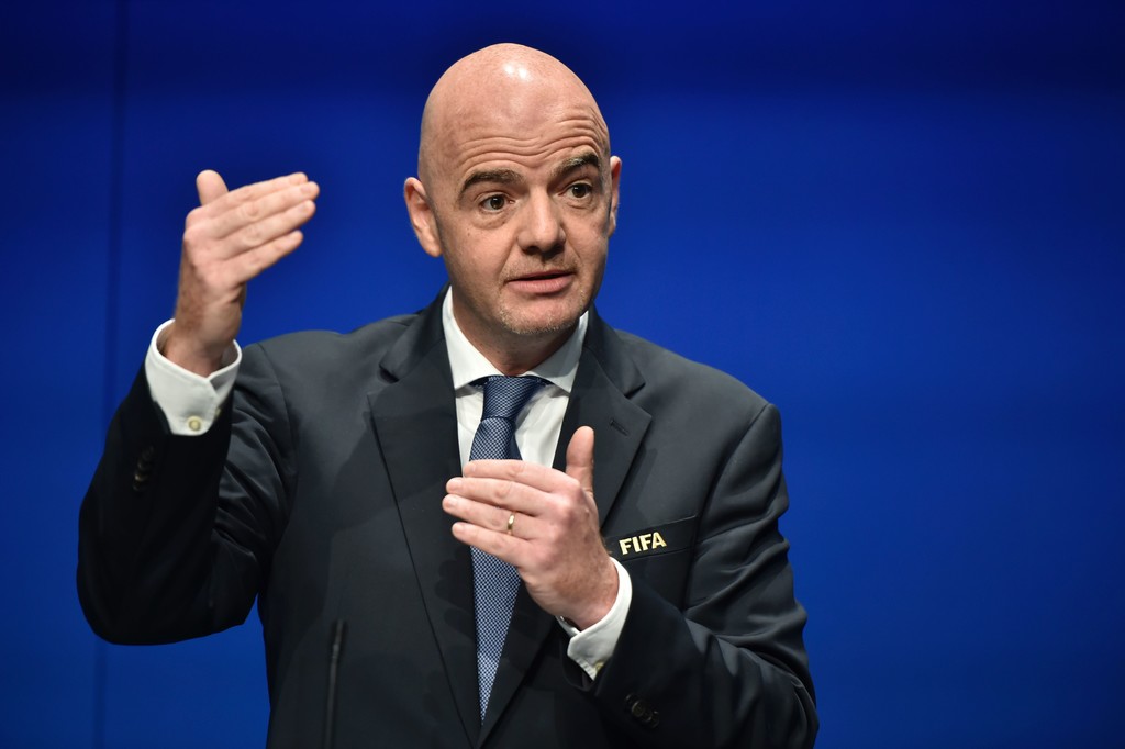 حمایت رئیس فیفا از برگزاری جام‌جهانی در قطر